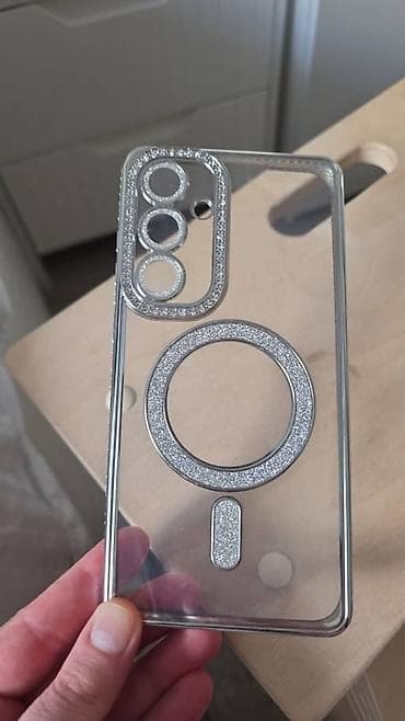 Прозрачный чехол для смартфона S24 FE MagSafe с серебристыми стразами at lalafo.kg Прозрачный чехол для смартфона S24 FE MagSafe с серебристыми стразами