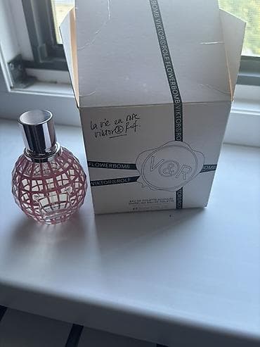 silver roza: Viktor&Rolf Flowerbomb La Vie en Rose — туалетная вода (Sparkling — 1