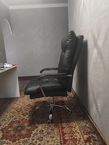 Офис шкафтары: Офис креслолор, Колдонулган, Дөңгөлөктүү, түсү - Кара, Экокожа, Акысыз жеткирүү — 1