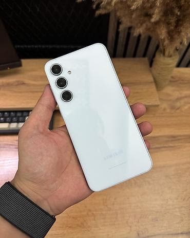 z fold 2: Samsung Galaxy A35 5G, Б/у, 128 ГБ, цвет - Белый, 2 SIM — 1