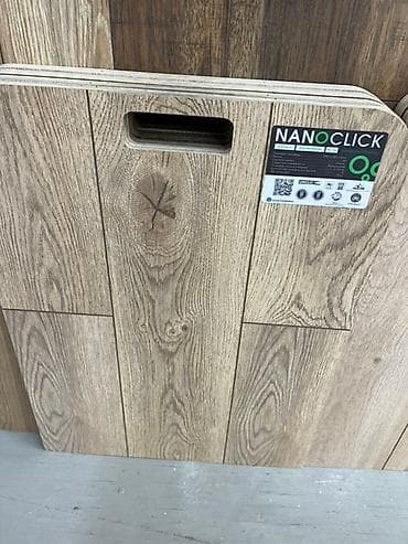 Панели для пола NanoClick с имитацией светлого дерева. Имеют
