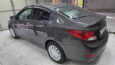 Транспорт: Hyundai Solaris: 2012 г., 1.6 л, Кол менен иштөөчү, Бензин, Седан — 2