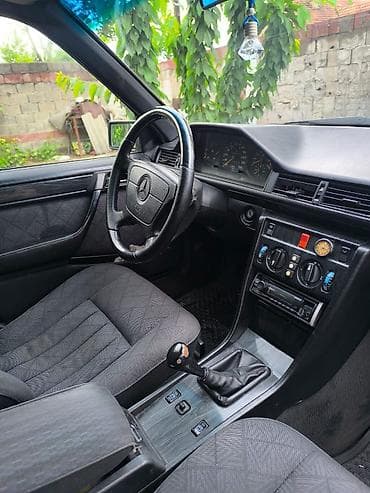 глушители 124: Mercedes-Benz W124: 1994 г., 2 л, Механика, Бензин, Седан — 3