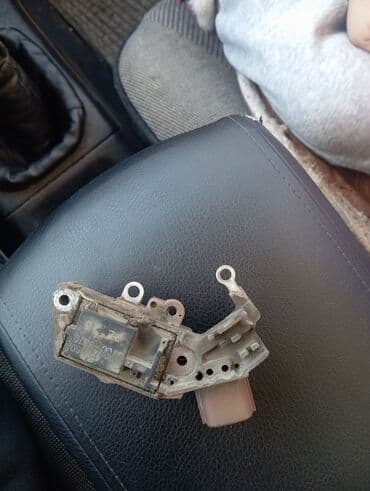 атего 817: Генератор Toyota 2005 г., Б/у, Оригинал — 2