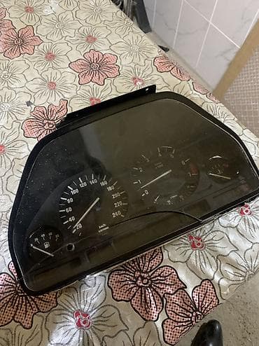 Щиток приборов BMW 1991 г.