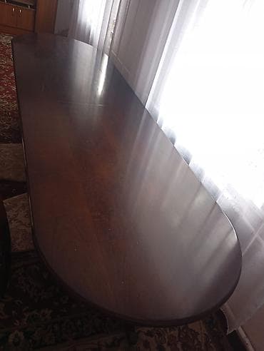small table: Большой обеденный стол из массива дерева с овальной столешницей. - — 4