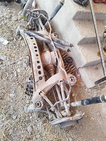 Гранаты: Задний и передний подрамники в сборе с деталями трансмиссии для — 1