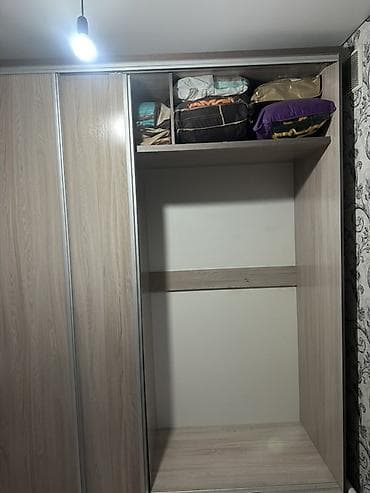 Шкафы-купе: Шкаф-купе из ЛДСП под светлое дерево с алюминиевой системой раздвижных — 2