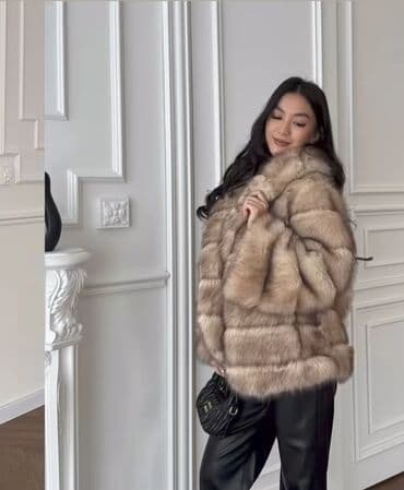 продаю лиса: Шуба из натурального меха лисы, укороченная длина. - Цвет — 2