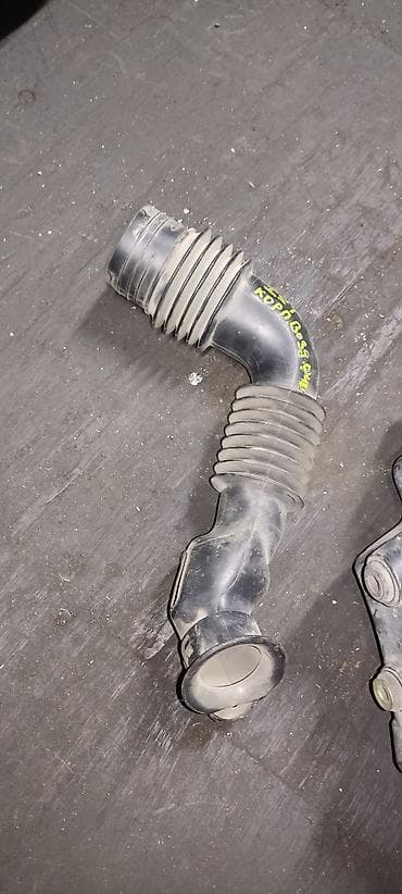 ist: Toyota IST, корпус воздушного фильтра а так же гофра от него — 4