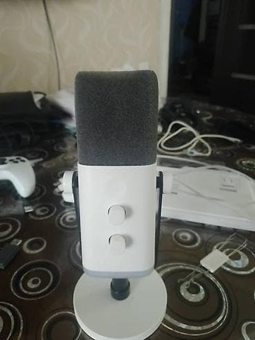 Студийный конденсаторный микрофон с настольной стойкой - Форм‑фактор