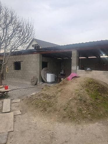 Үйлөр: Дом с участком - Одноэтажный дом с двускатной крышей, фасад — 2