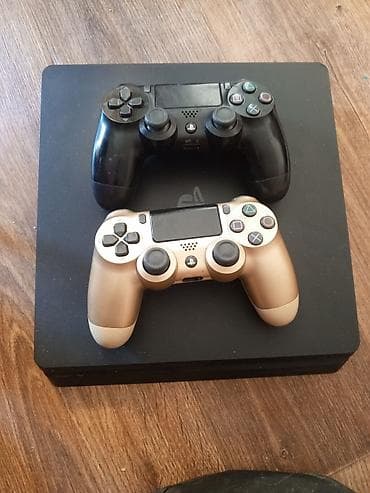 PlayStation 4 Slim с двумя беспроводными геймпадами DualShock 4