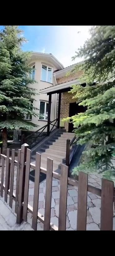 Продаётся 3-этажный коттедж на Иссык-Куле. 📍 Чолпон-Ата | центр — 3