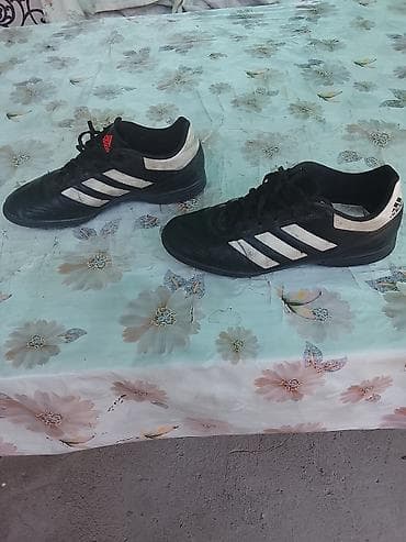 Спорт жана хобби: Кроссовки для футбола сороконожки б/у adidas, Найк черные с белыми — 3