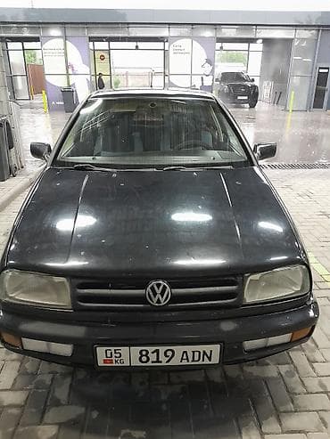 Volkswagen Vento: 1993 г., 1.8 л, Механика, Бензин, Седан — 2