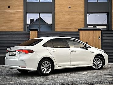 prius v: Toyota Corolla: 2020 г., 1.8 л, Вариатор, Гибрид, Седан — 6