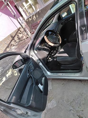 салон гольф 4: Ford Focus: 2003 г., 1.8 л, Механика, Бензин, Универсал — 6