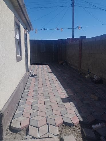 барачные дома: Продается одноэтажный дом с мансардным фронтоном и огороженным двором — 4