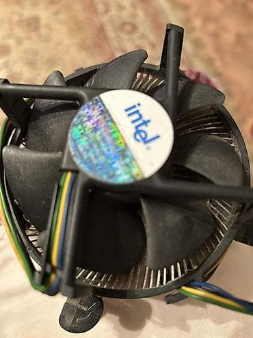 am 3: Компьютерные аксессуары, шнурки. Цена договорная — 4