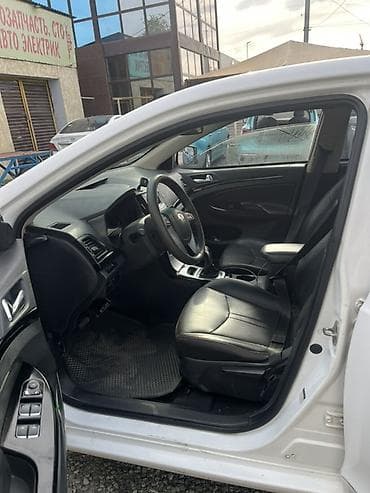 byd e3 цена: BYD E5: 2019 г., Электромобиль, Седан — 5