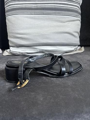 Босоножки, сандалии, шлепанцы: Босоножки, 37, Clarks, Б/у, цвет - Черный — 2