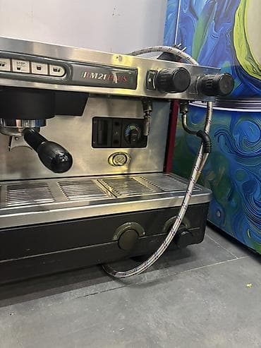 встроенная кофемашина: Кофеварка, кофемашина — 3