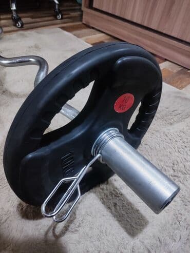 Спорт и отдых: Штанга с кривым грифом 
2 блина по 10кг — 1