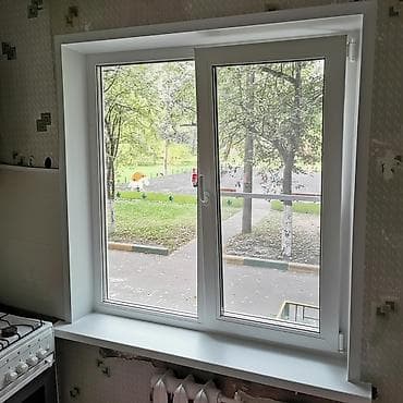 Пластиковое окно ПВХ с двухстворчатой конструкцией и белым профильным at lalafo.kg Пластиковое окно ПВХ с двухстворчатой конструкцией и белым профильным