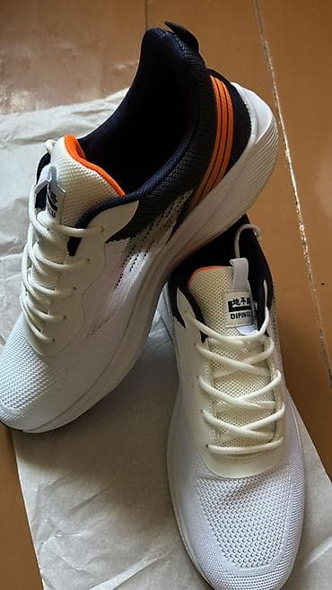 жен красовки: Мужские кроссовки, 52, Новый, цвет - Белый — 2