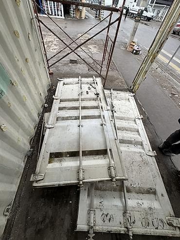 Металлические ворота/двери от контейнера + листы профнастила