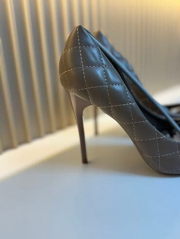 туфли беж цвет: Туфли, 39, Christian Louboutin, Новый, цвет - Бежевый, Платная доставка, Самовывоз — 2