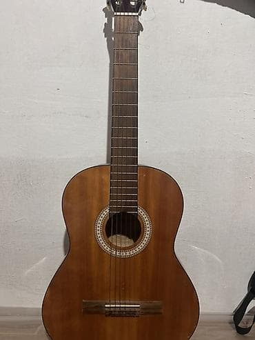 гитары акустические: Классическая акустическая гитара В хорошем состоянии звучит очень — 1