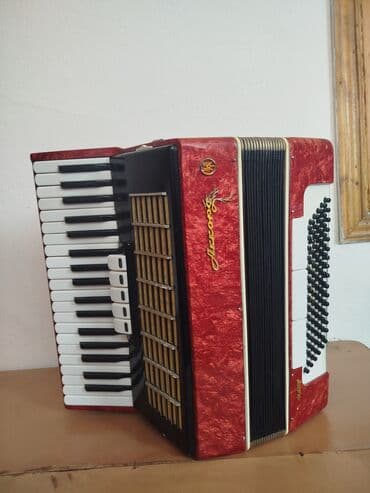 пианино электронная: Аккордеон "Аккорд" в красно-черном цвете с глянцевой отделкой — 2