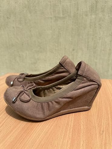Продаю б/у замшевую обувь 35р.
500с