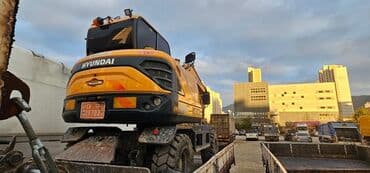 экскаваторы работы: Колесный экскаватор Hyundai, выполненный в желтом и черном цветах — 2