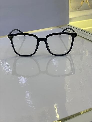 Оправа для очков в классическом стиле - Форма: прямоугольная с мягко