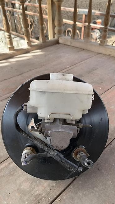 Вакуумный усилитель тормозов в сборе с главным тормозным цилиндром и