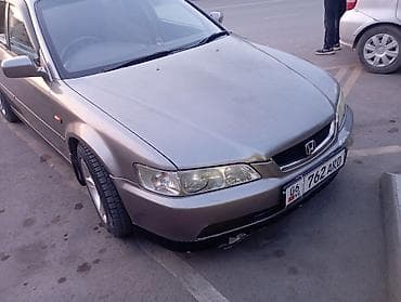 Транспорт: Honda Accord седан, правый руль. Цвет серо‑бронзовый, легкосплавные — 3