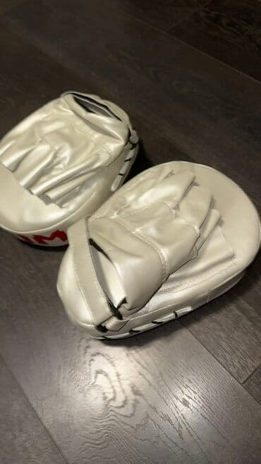 настольный теннисная ракетка: Набор экипировки для бокса/кикбоксинга: - Пара боксерских перчаток — 3