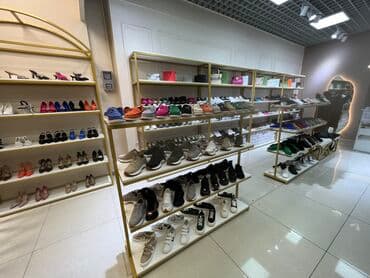 оборудование в бутик: Кронштейны Стеллажи Стойки Вешала Столы ресепшен Раскладочные — 16