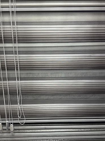 Наволочки: Рулонные жалюзи «день-ночь» (зебра), серо‑серебристый оттенок. - — 1