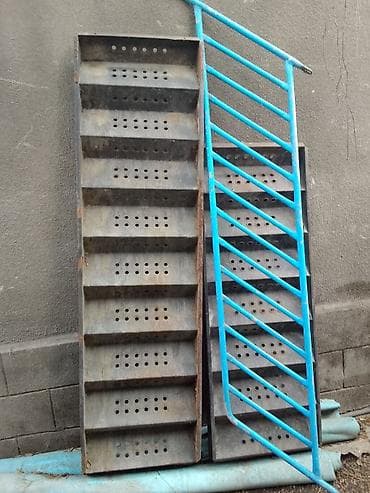 Продаетя ступеньки с пирилом. 
17 ступенеквысота ступеньки 15 см