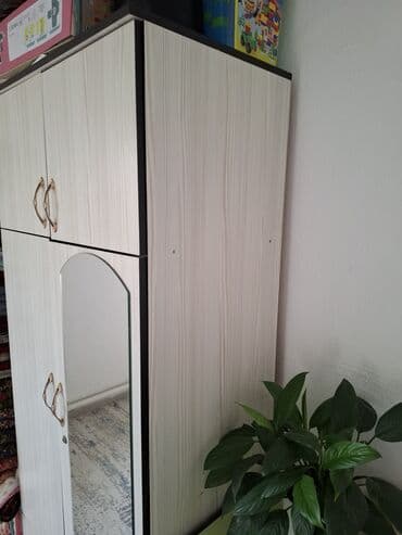 шкаф для постельных принадлежностей: Шкаф для одежды, Б/у, Прямой, ЛДСП — 1