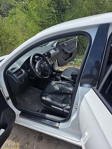 avanta id: Skoda Rapid: 2016 г., Механика, Бензин, Седан — 5