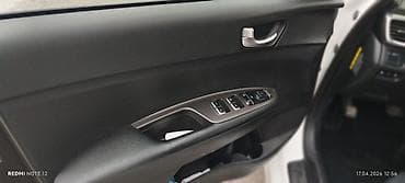 Панель водительской двери автомобиля с блоком управления — 1