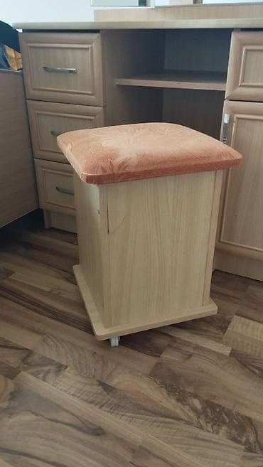 bed table: Туалетный столик, Б/у, С зеркалом, цвет - Бежевый, ЛДСП — 3