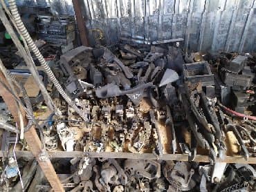 продаю кадиллак: Бу запчасти — 27