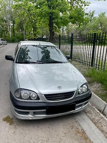 Toyota Avensis: 2000 г., 1.8 л, Ручные, Бензин, Хэтчбэк — 2