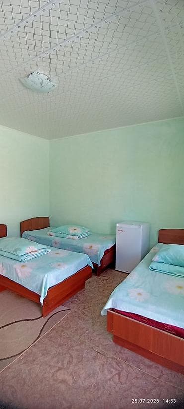 Номера от двух до 4х персон. В каждом номере есть душ, туалет
